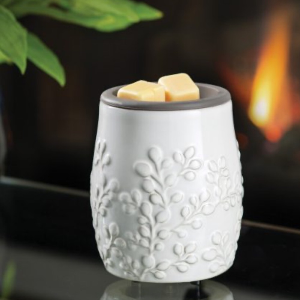 Candle Warmers flip dish wax warmer. New in box